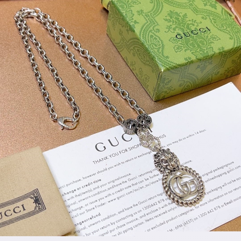 G*u*i necklaces